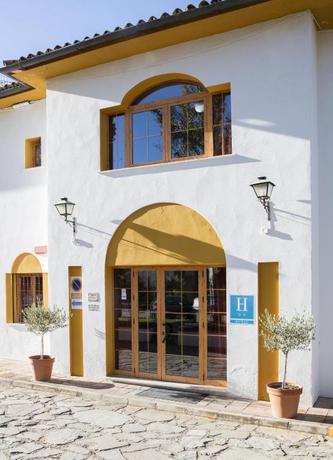 Imagen de los exteriores del Hotel TUGASA El Almendral. Foto 12