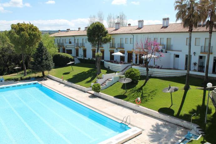 Imagen de la piscina del Hotel TUGASA El Almendral. Foto 16