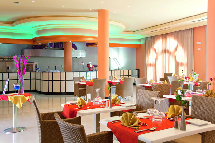 Imagen del bar/restaurante del Hotel TUI BLUE Scheherazade. Foto 4