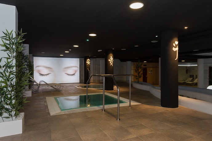 Imagen de la piscina del Hotel TUI Blue Isla Cristina Palace. Foto 15