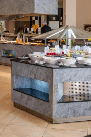 Imagen del bar/restaurante del Hotel TUI SUNEO Kenzi Europa. Foto 6