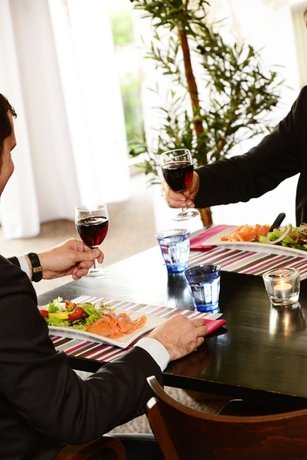 Imagen del bar/restaurante del Hotel TULIP INN LEIDERDORP. Foto 4