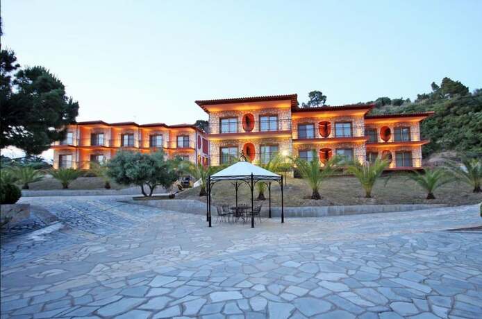 Imagen general del Hotel Ta 2 Pefka. Foto 4