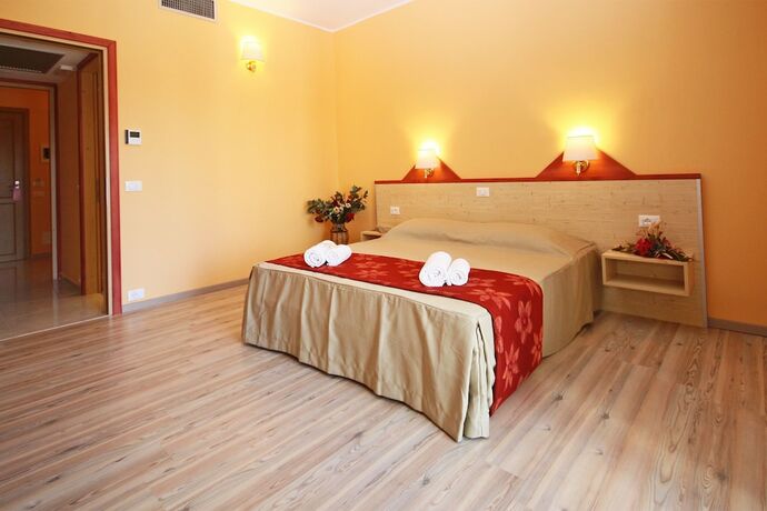 Imagen de la habitación del Hotel Ta 2 Pefka. Foto 16