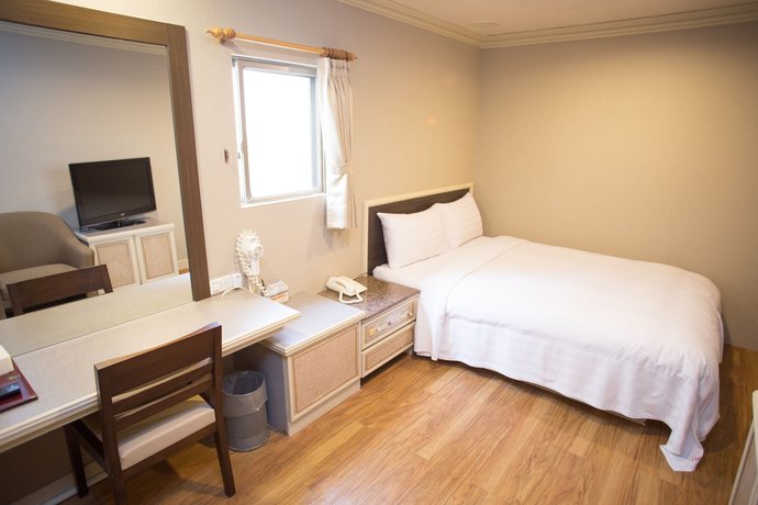 Imagen de la habitación del Hotel Ta Lee. Foto 5