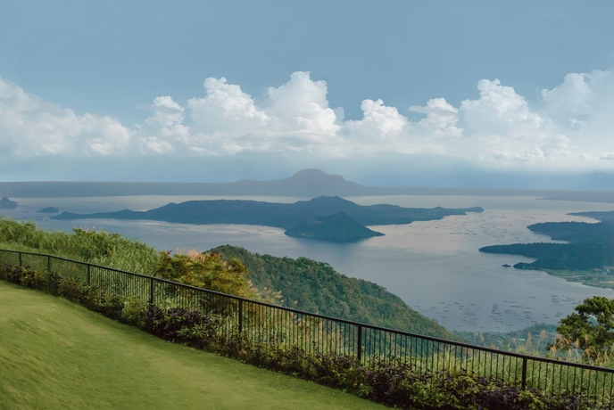 Imagen de los exteriores del Hotel Taal Vista. Foto 9