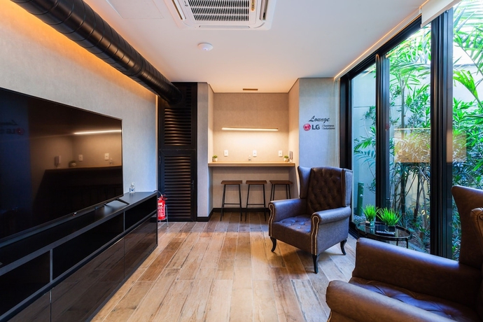 Imagen de los interiores del Hotel Tabas by Blueground Piv&ocirc; Match Vila Nova. Foto 19