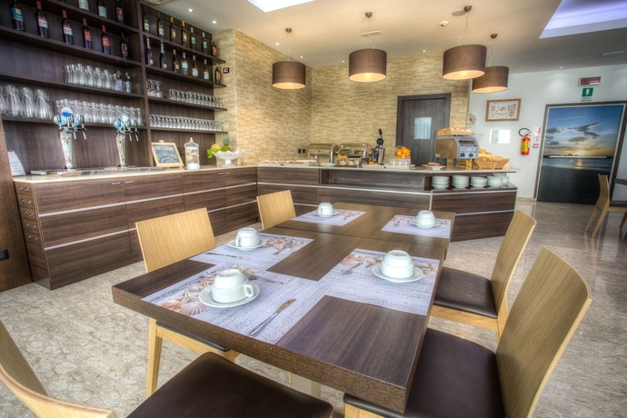 Imagen del bar/restaurante del Hotel Tabor, Rimini. Foto 8