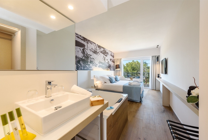 Imagen de la habitación del Hotel Tacande Portals. Foto 8