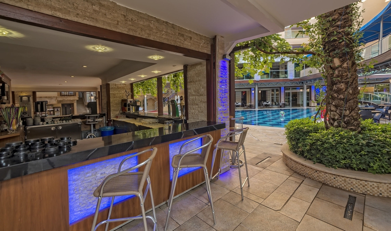 Imagen de la piscina del Hotel Taç Premier and Spa. Foto 12