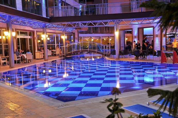 Imagen de la piscina del Hotel Taç Premier and Spa. Foto 14