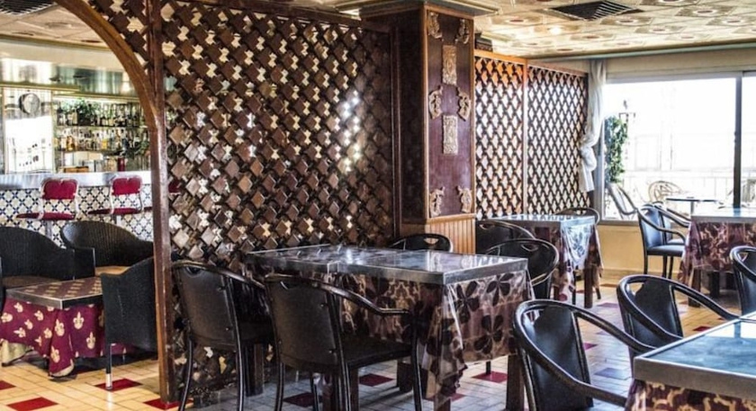 Imagen del bar/restaurante del Hotel Tachfine. Foto 4