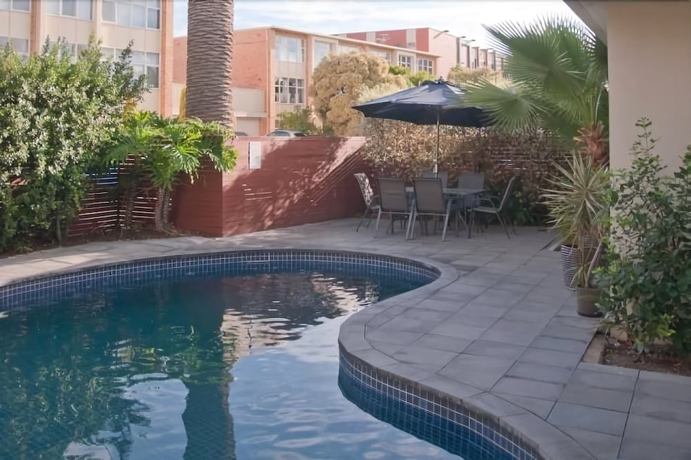 Imagen de la piscina del Hotel Taft Motor Inn. Foto 13