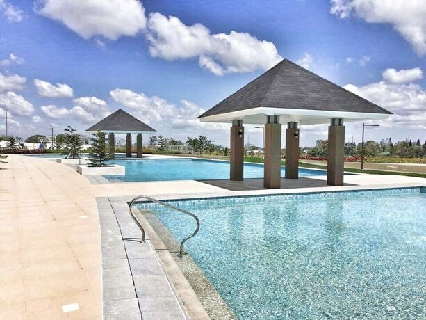 Imagen de la piscina del Hotel Tagaytay Condotel. Foto 32