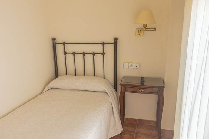 Imagen de la habitación del Hotel Tàrbena. Foto 17