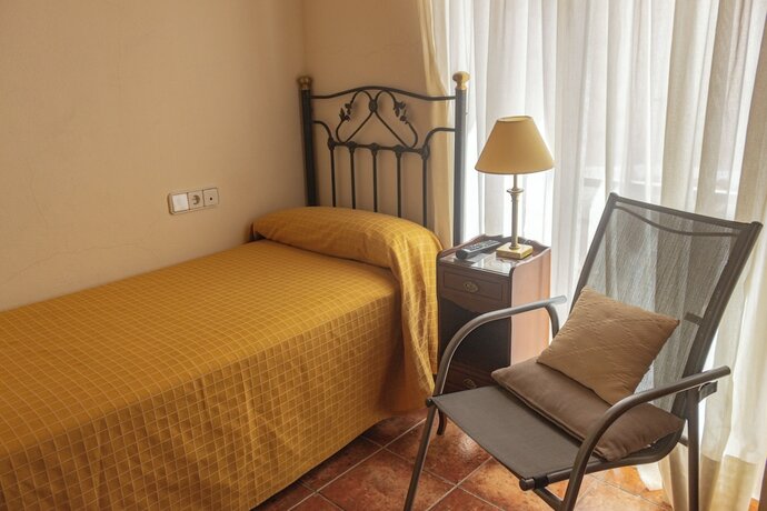 Imagen de la habitación del Hotel Tàrbena. Foto 19