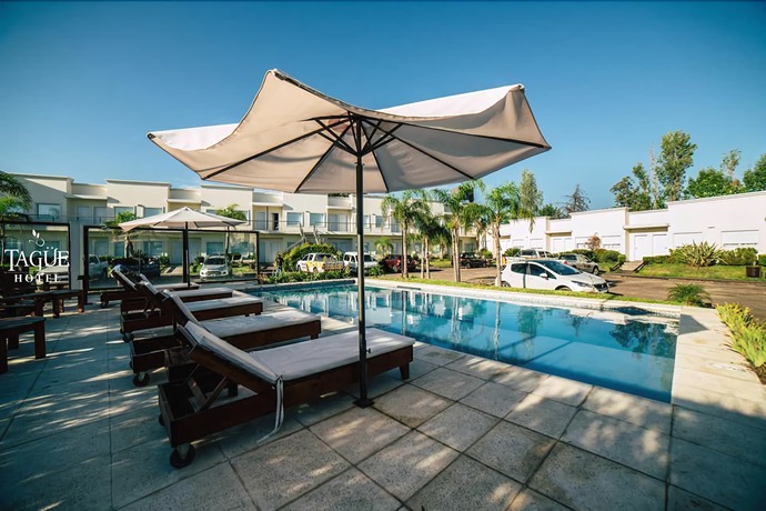 Imagen de la piscina del Hotel Tag&uuml;&eacute;. Foto 17