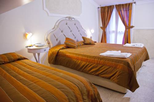 Imagen de la habitación del Hotel Tahiti. Foto 8
