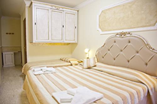 Imagen de la habitación del Hotel Tahiti. Foto 9