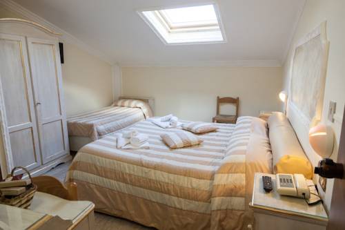 Imagen de la habitación del Hotel Tahiti. Foto 13