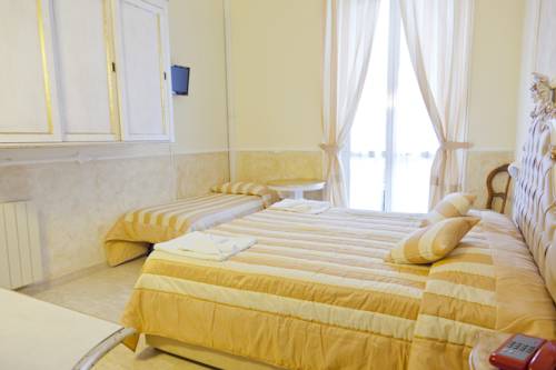 Imagen de la habitación del Hotel Tahiti. Foto 15