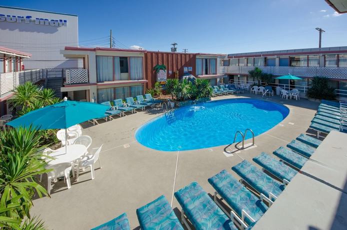 Imagen de la piscina del Hotel Tahiti Inn. Foto 7