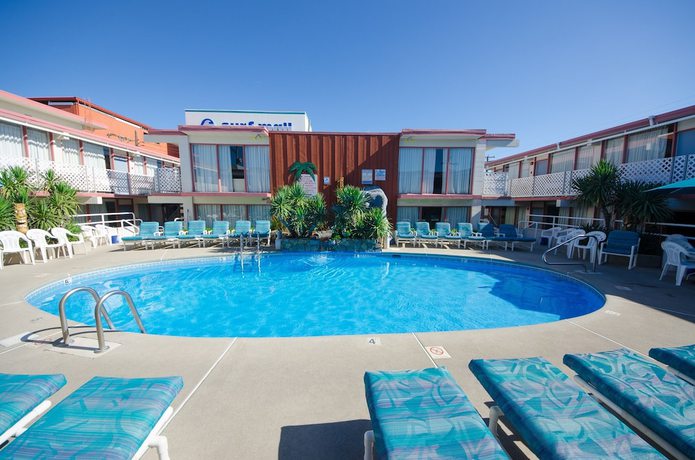 Imagen de la piscina del Hotel Tahiti Inn. Foto 8