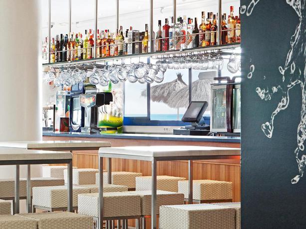 Imagen del bar/restaurante del Hotel Tahiti Playa. Foto 4