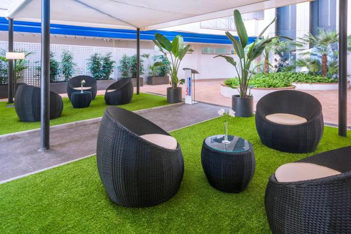 Imagen de los exteriores del Hotel Tahiti Playa. Foto 17