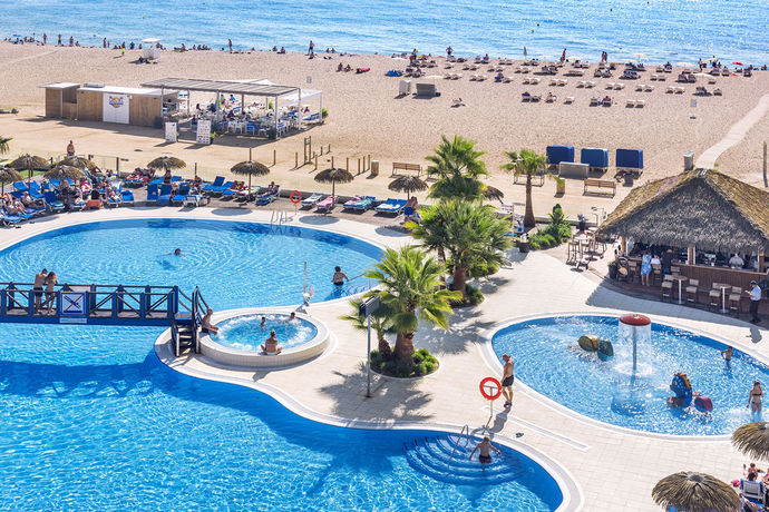 Imagen de la piscina del Hotel Tahití Playa Suites. Foto 11