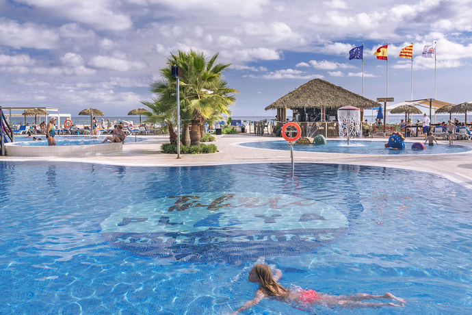 Imagen de la piscina del Hotel Tahití Playa Suites. Foto 12