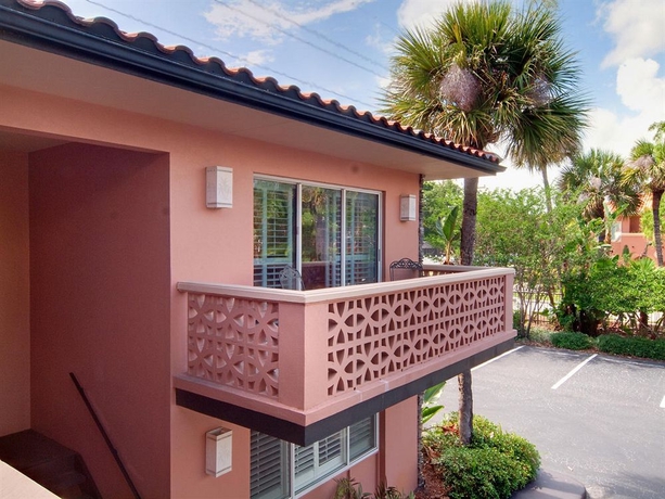 Imagen de los exteriores del Hotel Tahitian Inn. Foto 9