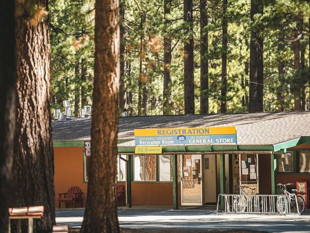 Imagen general del Hotel Tahoe Valley Campground. Foto 7