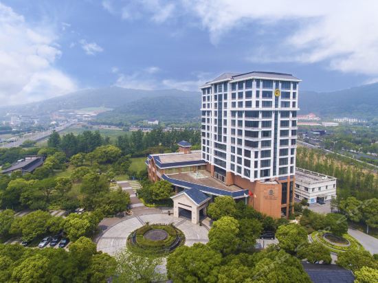 Imagen de los exteriores del Hotel Taihu Golf. Foto 6