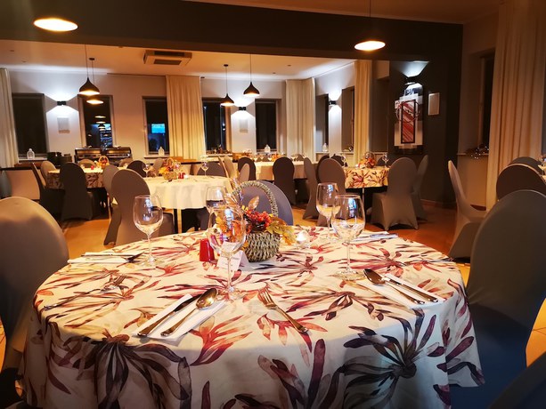 Imagen del bar/restaurante del Hotel Tailor Sport And Conference. Foto 4