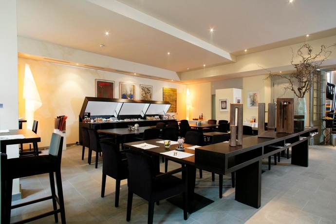 Imagen del bar/restaurante del Hotel Tailormade Hotel R&Uuml;DEN Schaffhausen. Foto 2