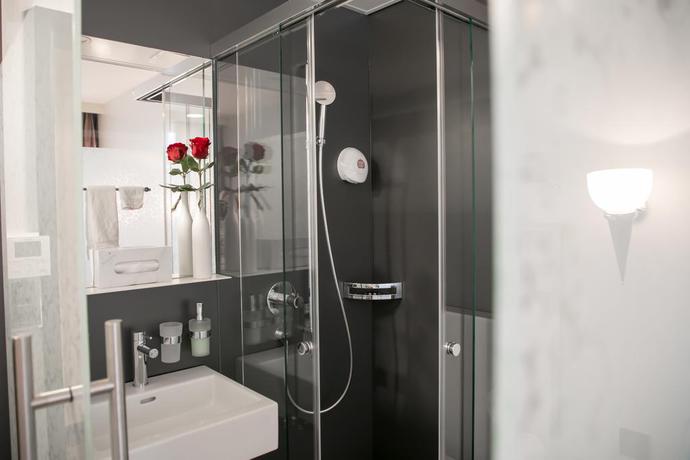 Imagen de la habitación del Hotel Tailormade METROPOL St Gallen. Foto 5