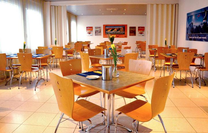 Imagen del bar/restaurante del Hotel Tailormade Stans SÜd. Foto 3