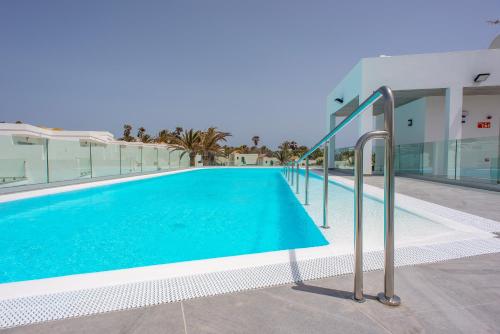 Imagen de la piscina del Hotel Taimar. Foto 18