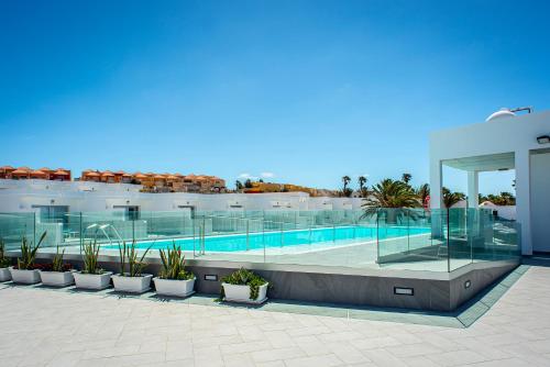 Imagen de la piscina del Hotel Taimar. Foto 19