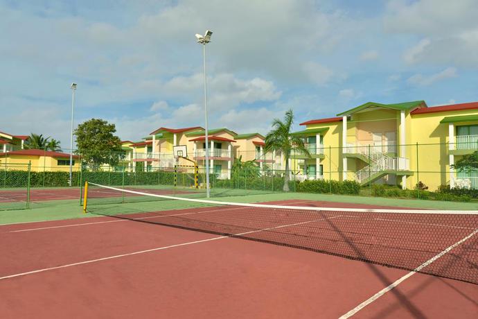 Imagen de los exteriores del Hotel Tainos. Foto 7