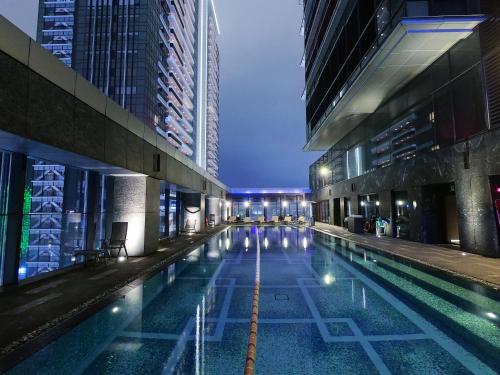 Imagen de la piscina del Hotel Taipei Marriott. Foto 9