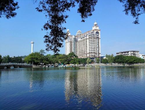 Imagen de la habitación del Hotel Taishan Jie'aosi International. Foto 7