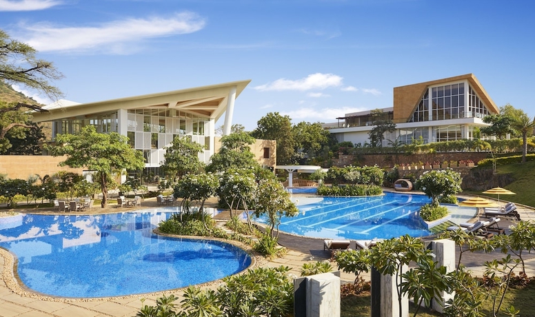 Imagen de la piscina del Hotel Taj Aravali Resort and Spa. Foto 17