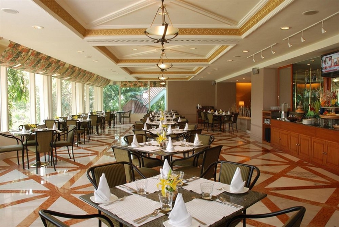 Imagen del bar/restaurante del Hotel Taj Banjara. Foto 4