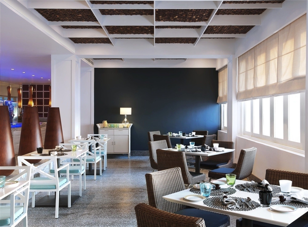 Imagen del bar/restaurante del Hotel Taj Bentota Resort and Spa. Foto 12