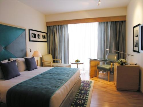 Imagen de la habitación del Hotel Taj Chandigarh. Foto 7