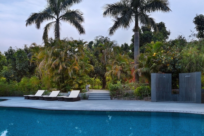 Imagen de la piscina del Hotel Taj Corbett Resort and Spa, Uttarakhand. Foto 15