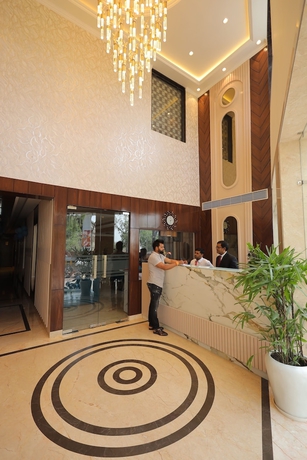 Imagen de los interiores del Hotel Taj Crown Plaza. Foto 15