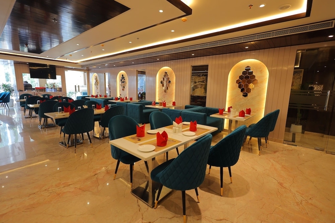 Imagen de los interiores del Hotel Taj Crown Plaza. Foto 16